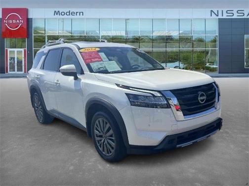 2024 Nissan Pathfinder SL