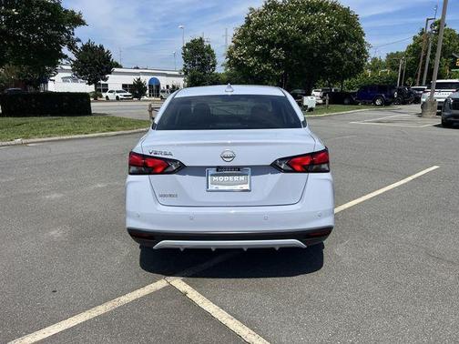 Gray Sky Pearl 2025 Nissan Versa 1.6 SV