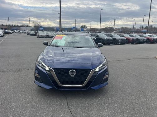 2022 Nissan Altima 2.5 SR