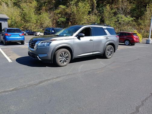 2022 Nissan Pathfinder SV 4WD