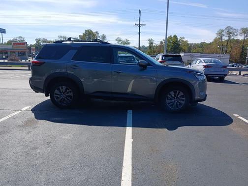 2022 Nissan Pathfinder SV 4WD