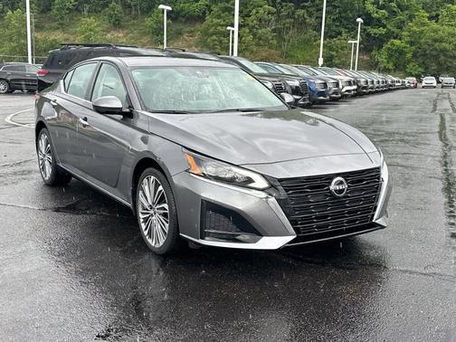 Gun Metallic 2023 Nissan Altima 2.5 SL