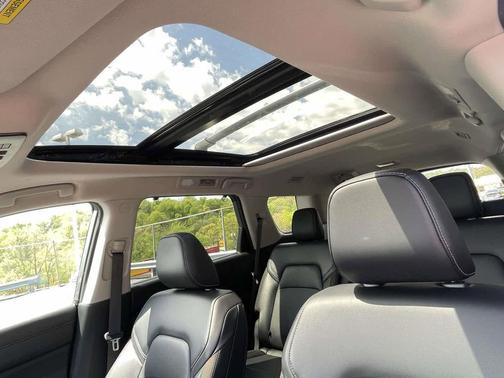 Gun Metallic 2024 Nissan Pathfinder SL 4WD