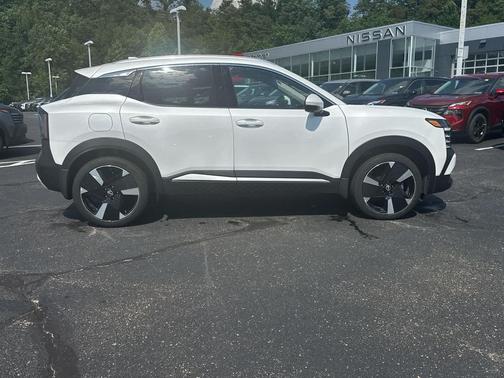 Aspen White Tricoat 2025 Nissan Kicks SR