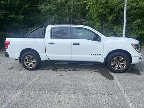 2024 Nissan Titan SV