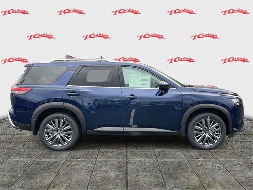 2025 Nissan Pathfinder SL 4WD