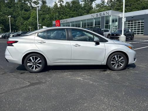 Brilliant Silver Metallic 2025 Nissan Versa 1.6 SV