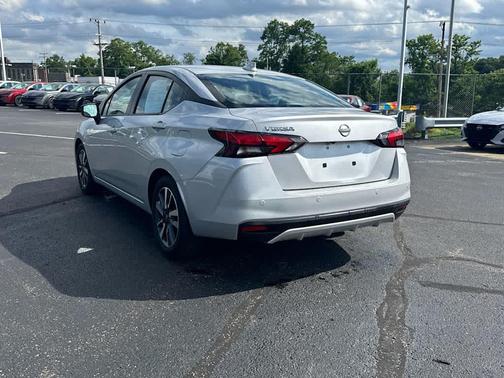 Brilliant Silver Metallic 2025 Nissan Versa 1.6 SV