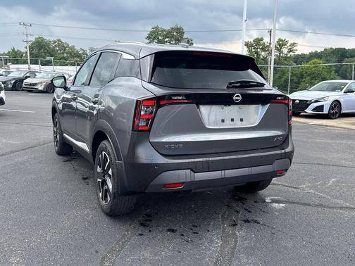 Gun Metallic 2025 Nissan Kicks SV