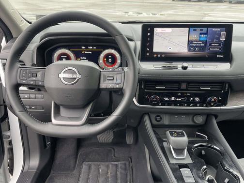 Everest White Pearl Tricoat 2026 Nissan Rogue Platinum
