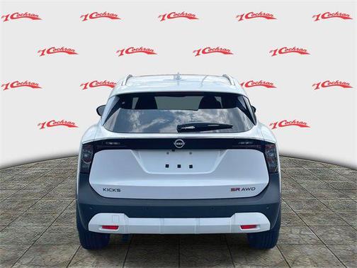 2025 Nissan Kicks SR