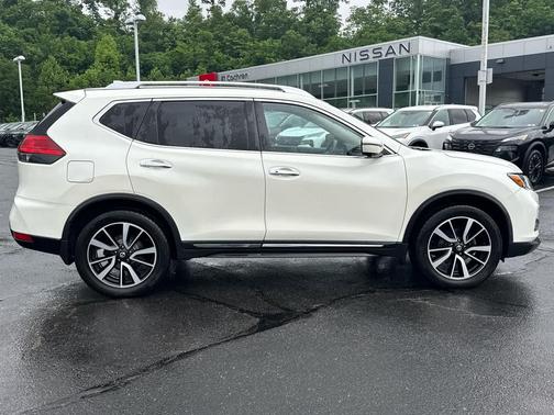 Pearl White 2017 Nissan Rogue SL