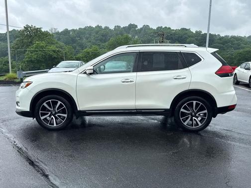Pearl White 2017 Nissan Rogue SL