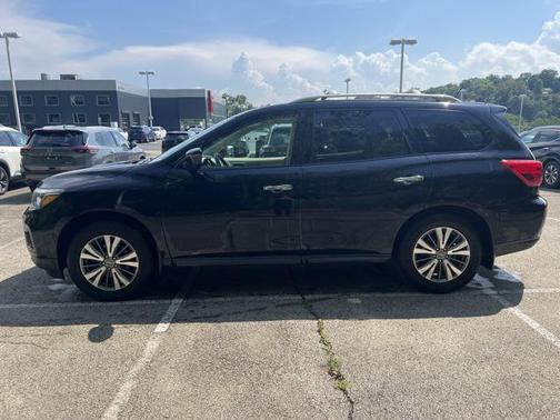 2017 Nissan Pathfinder SL