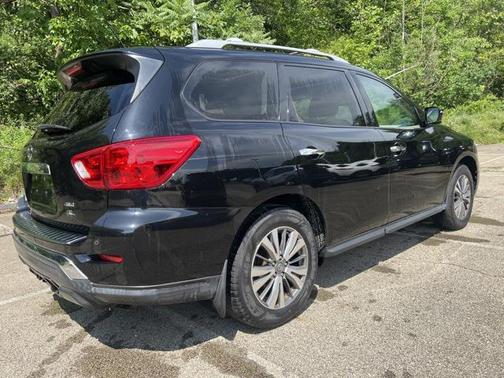 2017 Nissan Pathfinder SL