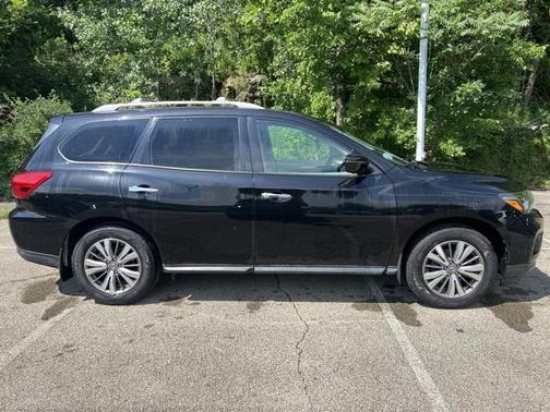 2017 Nissan Pathfinder SL