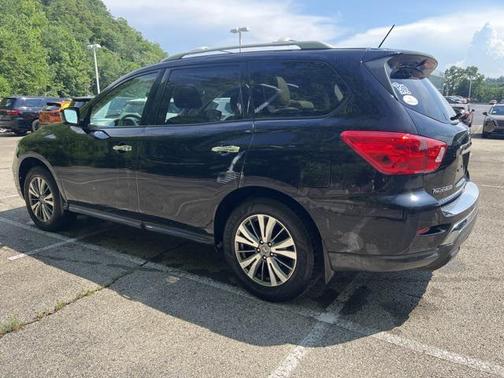 2017 Nissan Pathfinder SL