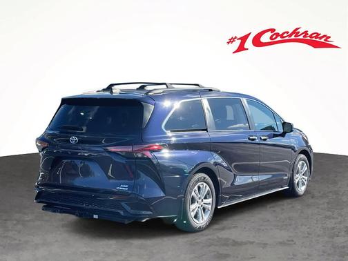 2021 Toyota Sienna XSE 7 Passenger