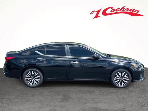 Super Black 2023 Nissan Altima 2.5 SV