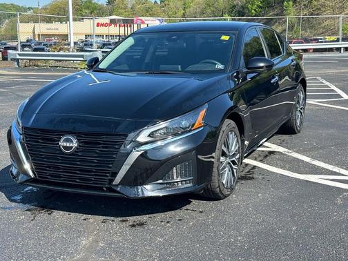 Super Black 2023 Nissan Altima 2.5 SV