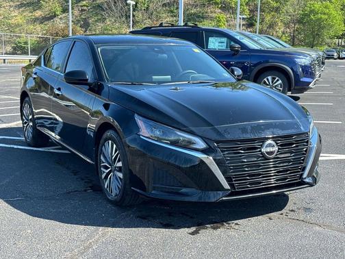 Super Black 2023 Nissan Altima 2.5 SV