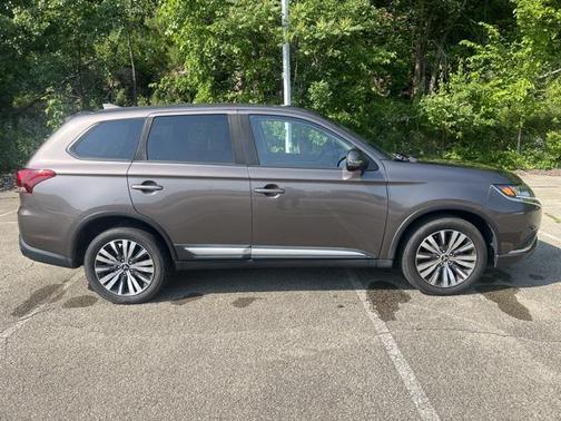 2020 Mitsubishi Outlander SE