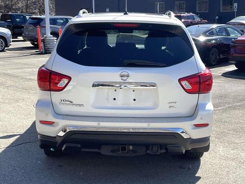 2018 Nissan Pathfinder SL