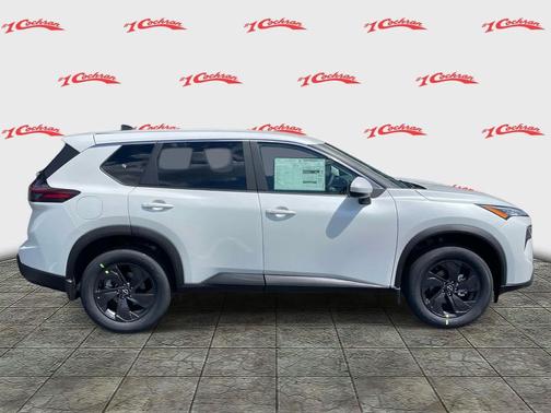 Everest White Pearl Tricoat 2026 Nissan Rogue SV