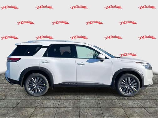 2025 Nissan Pathfinder SL 4WD