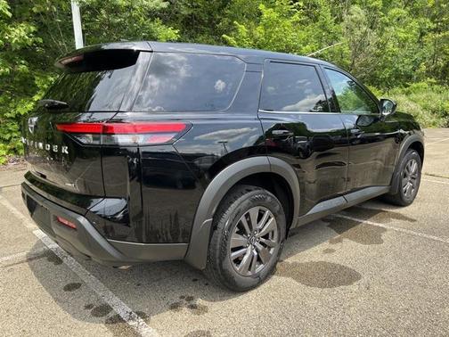 2023 Nissan Pathfinder S