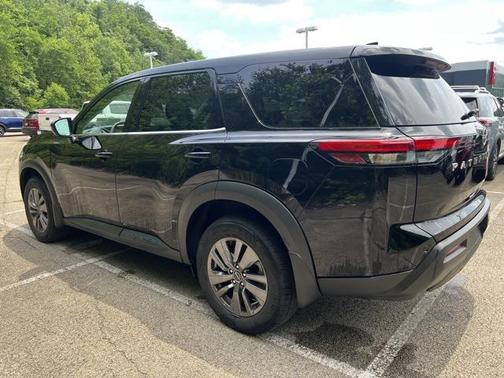 2023 Nissan Pathfinder S