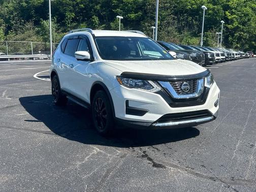 Pearl White 2018 Nissan Rogue SV