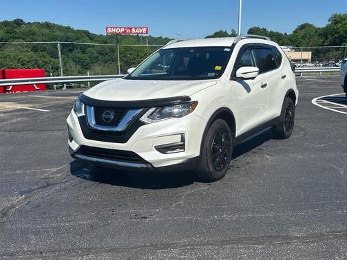 Pearl White 2018 Nissan Rogue SV