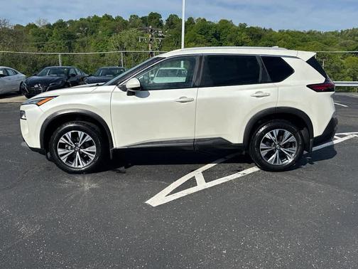 Pearl White Tricoat 2023 Nissan Rogue SV