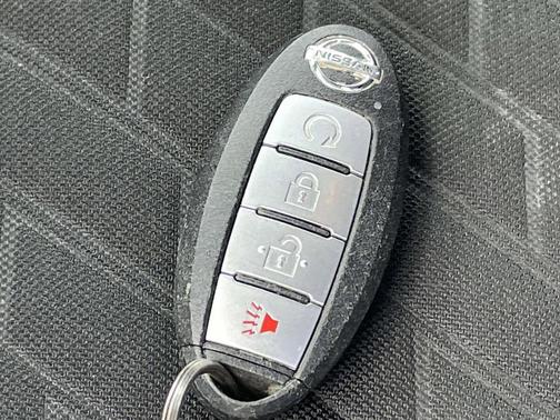 Monarch Orange/Super Black 2021 Nissan Kicks SR