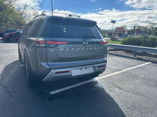 2024 Nissan Pathfinder SL 4WD