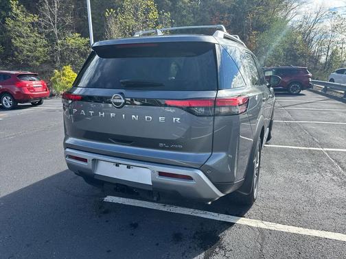 2024 Nissan Pathfinder SL 4WD
