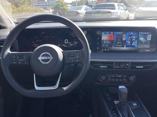 Gun Metallic 2027 Nissan Kicks SV