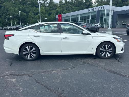 Pearl White Tricoat 2021 Nissan Altima 2.5 SV
