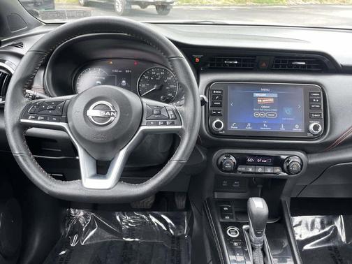 Boulder Gray Pearl 2022 Nissan Kicks SR