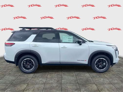 Everest White Pearl Tricoat/Super Black 2026 Nissan Pathfinder Rock Creek