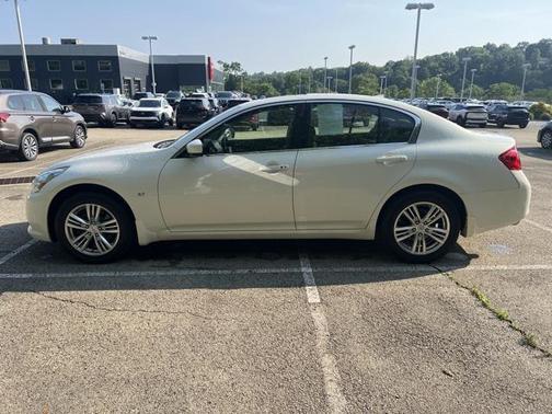2015 INFINITI Q40 Base