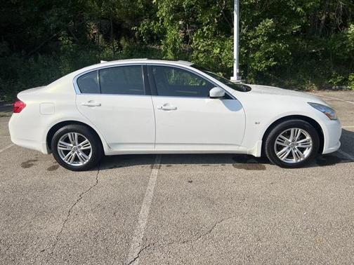 2015 INFINITI Q40 Base