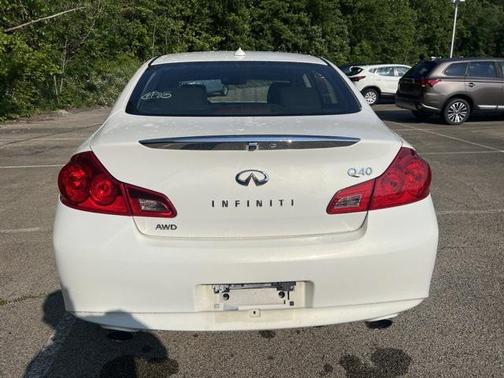2015 INFINITI Q40 Base