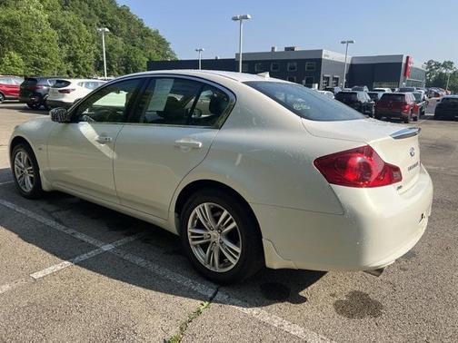 2015 INFINITI Q40 Base