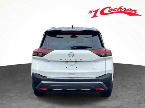 Pearl White Tricoat/Super Black 2023 Nissan Rogue SL