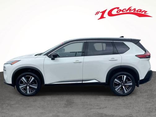 Pearl White Tricoat/Super Black 2023 Nissan Rogue SL