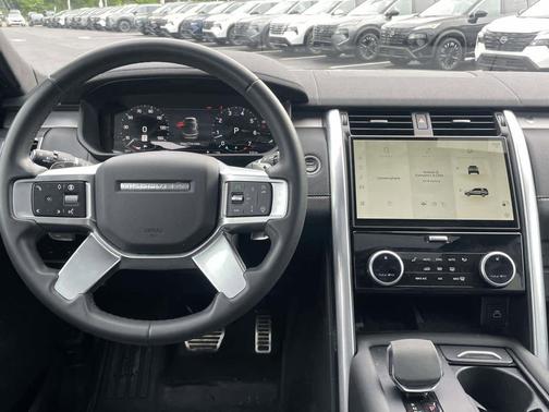 Varesine Blue Metallic 2024 Land Rover Discovery P360 Dynamic SE