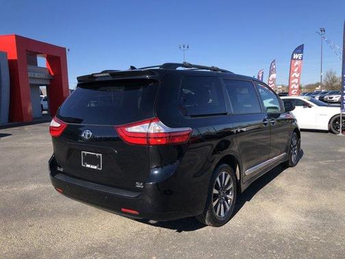 2019 Toyota Sienna 