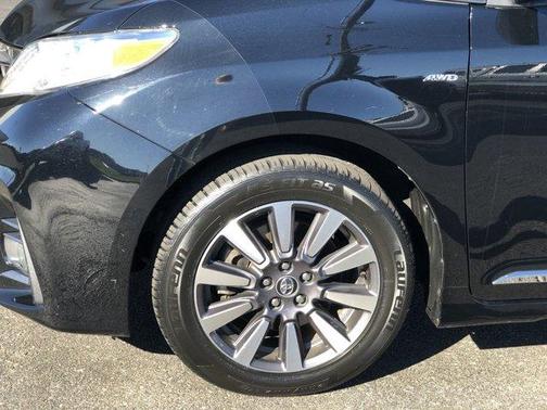 2019 Toyota Sienna 